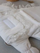 LitaeTrend Yenidoğan Kapitone Anadolunun Kalbi Nakışlı Ayaklı Kız Erkek Bebek Battaniyesi Ekru thumbnail 4