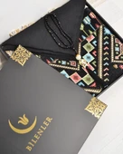 Çeyizlik Hediyelik Seccade Eşarp Tesbih Set – Kilim Desenli Kadife Astarlı Seccade, Eşarp, Kristal Tesbih Özel Kutulu Lüks Hediye Seti thumbnail 9