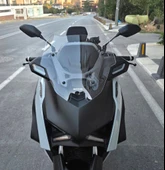 MOTOCAM Yamaha Xmax Techmax Siperlik Ön Cam 2025 Model 39cm Şeffaf Renkli 4mm Asansörlü thumbnail 1