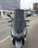 MOTOCAM Kral Arneb 150 Siperlik Ön Cam 2023-2025 Model 65cm Siyah Renkli 4mm ORTA BOYLU CAM thumbnail 1