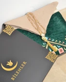 Çeyizlik Hediyelik Seccade Eşarp Tesbih Set – Kilim Desenli Kadife Astarlı Seccade, Eşarp, Kristal Tesbih Özel Kutulu Lüks Hediye Seti thumbnail 3