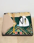 Çeyizlik Hediyelik Seccade Set– Kilim Desenli Astarlı Kadife Seccade, Eşarp, Kristal Tesbih, Erkek Tesbihi, Takke ve Esans Özel Kutulu thumbnail 9