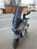 MOTOCAM Kral Arneb 150 Siperlik Ön Cam 2023-2025 Model 78cm Siyah Renkli 4mm UZUN CAM thumbnail 3