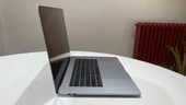 A1707 MACBOOK PRO 15 inç 2017 2.9GHZ İ7, 16GB RAM, 512GB SSD, 4GB GPU UZAY GRİSİ 2. EL thumbnail 3