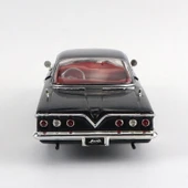 Metal 1:24 1961 Chevy Impala Model Araba thumbnail 4
