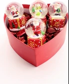 2026 Yeni Yıl Hediyesi Özel Kalp Kutu Içinde 4 Adet Mini Noel Baba Kar Küresi Dekoratif Hediye Sevgiliye 6,5 cm thumbnail 2