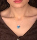 Damla Mavi Taşlı Gümüş Çiçek Kolye - Altın thumbnail 2