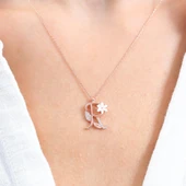 Işıltılı Manolya Çiçeği R Harfi Gümüş Harfli Kolye - Altın thumbnail 3