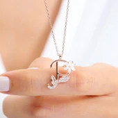 Işıltılı Manolya Çiçeği P Harfi Gümüş Harfli Kolye - Rose thumbnail 2