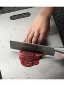 Paslanmaz Çelik Kesme Tahtası 34x24 cm – Kaymaz Silikon Ayaklı, Hijyenik, Bulaşık Makinesinde Yıkanabilir thumbnail 2