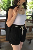 Cep Ve Bel Bağlama Detaylı Keten Şort thumbnail 3
