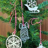 10 Parça Kırmızı Beyaz İpli Karışık Model Ahşap Yılbaşı Ağaç Süsü (5365) thumbnail 4