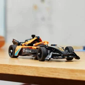 LEGO Technic NEOM McLaren Formula E Yarış Arabası 42169 thumbnail 2