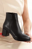 Siyah Mat Kalın Kısa Topuklu Günlük Kadın Bot Aden thumbnail 1