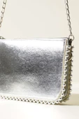 Zımbalı Zincir Askılı Çanta Gümüş thumbnail 3