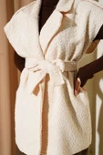 Kruvaze Yaka Kuşaklı Buklet Yelek Bej thumbnail 4