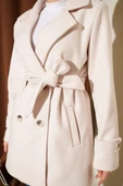 Kuşaklı Kruvaze Yaka Kısa Kaşe Kaban Ekru thumbnail 4