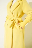 Kol Ribanalı Kuşaklı Tay Tüyü Kaban Sarı thumbnail 4