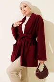 Çift Cepli Kruvaze Kuşaklı Kısa Kaban Bordo thumbnail 1