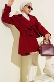 Kruvaze Yaka Kuşak Detaylı Kısa Kaşe Kaban Kırmızı thumbnail 1