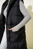 Kapüşonlu Cepli Uzun Şişme Yelek Siyah thumbnail 4