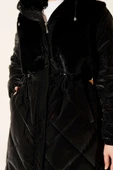 Kürk Detaylı Kapüşonlu Kapitone Mont Siyah thumbnail 4
