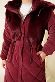 Kürk Detaylı Kapüşonlu Kapitone Mont Bordo thumbnail 4