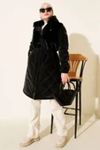 Kürk Detaylı Kapüşonlu Kapitone Mont Siyah thumbnail 2