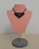 Deri Kaplı Üçgen Mini Cevşen – Boyuna Asmalık Siyah İpli, Mini Deri Kaplama Çantalı Manevi Dua Kolyesi thumbnail 2