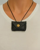 Deri Kaplı Büyük Kare Cevşen – Boyuna Asılabilir Siyah İpli, Özel Deri Çantalı Manevi Dua Kitabı thumbnail 1