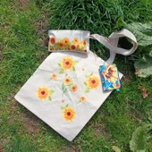 Utterly Good Ayçiçekli Bez Çanta Seti  Roller Kalem Hediyeli  Bez Çanta  Bez Kalemlik  Bez Cüzdan thumbnail 5