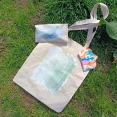 Utterly Good Mavi Çiçekli Bez Çanta Seti  Roller Kalem Hediyeli  Bez Çanta  Bez Kalemlik  Bez Cüzdan thumbnail 1