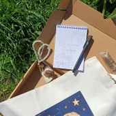 Utterly Good 2 Yıılık Kaza Namazı Manevi Koleksiyon Seti  Defter  Kalem  Zikirmatik  Tespih  Bez Çanta Hediyeli thumbnail 1