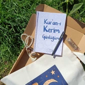 Utterly Good Kur'an-ı Kerim Günlüğüm Manevi Koleksiyon Seti Defter Kalem Zikirmatik Tespih Bez Çanta Hediyeli thumbnail 1