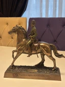 Wise Ofis Masaüstü Atatürk Atlı Heykeli 27,8 cm (G) X 26,1 cm. (Y) X 8,7 cm (E) thumbnail 5