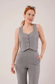 Kalın Askılı Düğmeli Yelek Ve Pantolon Gri Takım thumbnail 4