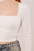 Kare Yaka Basic Beyaz Bluz thumbnail 3