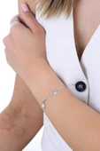 Gümüş rodyumlu zirkon ve sedef taşlı top detaylı sallantılı yonca bileklik SGTL12931RODAJ thumbnail 2
