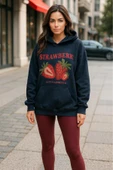 KOZİA OUTDOORS strawberry kapüşonlu baskılı oversize kadın sweaşhirt thumbnail 6