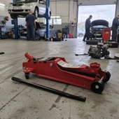 Arabalı Kriko 2.5 Ton Alçak Şase Profil Oto Araç Araba Kaldırma Sabitleme Kollu Vinç Kirko thumbnail 4