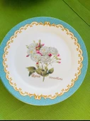 Londra'dan Vintage Bone China Kemik Porselen Çiçek Desenli 4 Kişilik Çok Renkli Pasta Tabakları ve Sunum Standı Seti thumbnail 6