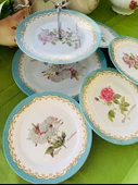 Londra'dan Vintage Bone China Kemik Porselen Çiçek Desenli 4 Kişilik Çok Renkli Pasta Tabakları ve Sunum Standı Seti thumbnail 1