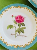 Londra'dan Vintage Bone China Kemik Porselen Çiçek Desenli 4 Kişilik Çok Renkli Pasta Tabakları ve Sunum Standı Seti thumbnail 4