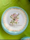 Londra'dan Vintage Bone China Kemik Porselen Çiçek Desenli 4 Kişilik Çok Renkli Pasta Tabakları ve Sunum Standı Seti thumbnail 7