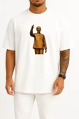 Oversize Metal, Ho Chi Minh, Statue Göğüs Tasarımlı Unisex T-Shirt thumbnail 1