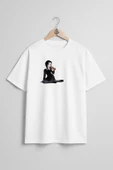 Oversize Wednesday Addams Morticia Addams Thing Drawing Göğüs Tasarımlı Unisex T-Shirt thumbnail 3