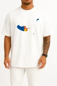 Oversize Madeira Adası Madeira Bayrağı Portekiz Göğüs Baskılı Unisex T-Shirt thumbnail 1