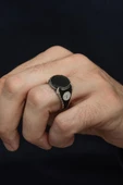 Harfli Siyah Oniks Taşlı Kişiye Özel 925 Erkek Gümüş Yüzük thumbnail 3