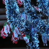 2 METRE VIP KARLI NOEL BABA FİGÜRLÜ YILBAŞI BOYUN SİMİ YEŞİL BEYAZ KARLI YUMUŞAK BOYUN GARLANDI thumbnail 4