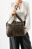 Yıkama Deri Çapraz Askılı Omuz Çantası Poliüretan Deri Vizon Model:(571-14-16F) thumbnail 2